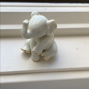 Small ceramic elephant ring holder